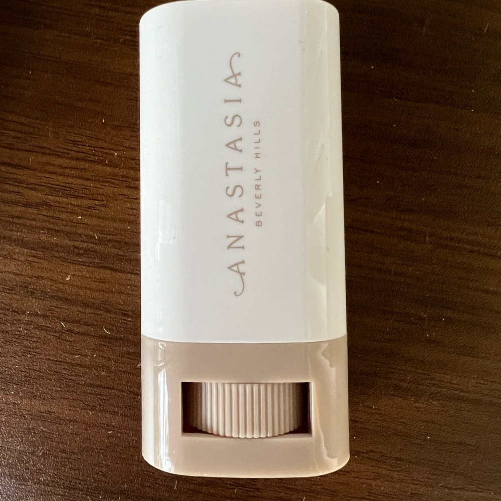 New Anastasia Beverly Hills
Beauty Balm Serum Boosted Skin Tint shade 8 - Picture 3 of 5